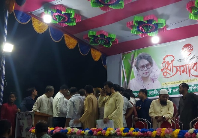 নগরীর খালিশপুর ৮ নং ও ১১ নং ওয়ার্ড বিএনপি সুধী সমাবেশে দুই গ্রুপের সংঘর্ষে আহত প্রায় ২০ জন।
