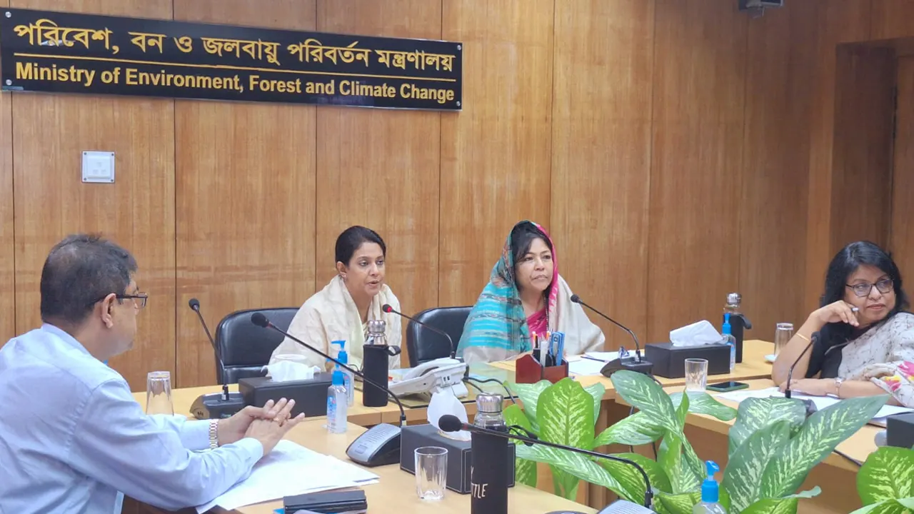 পলিথিন বন্ধে কার্যকর ব্যবস্থা নিতে ডিসি-এসপিদের নির্দেশ