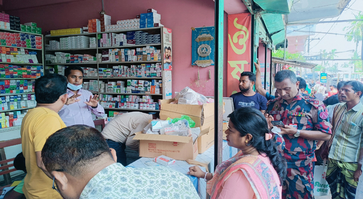 তালায় মেয়াদোত্তীর্ণ ওষুধ রাখায় ৭ দোকানীকে জরিমানা