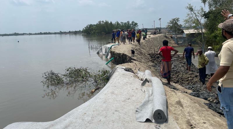 জলোচ্ছ্বাস আর বেড়িবাঁধ ভাঙন শঙ্কায় উপকূল
