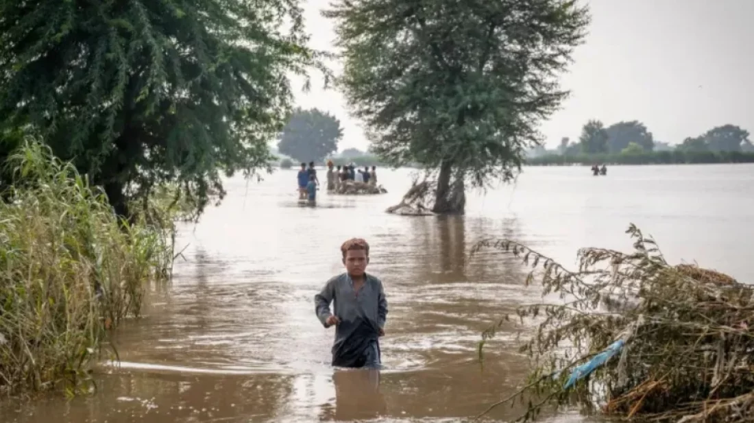 জলবায়ু সংকটে ঝুঁকিতে বিশ্বের ১০০ কোটির বেশি শিশু: ইউনিসেফ