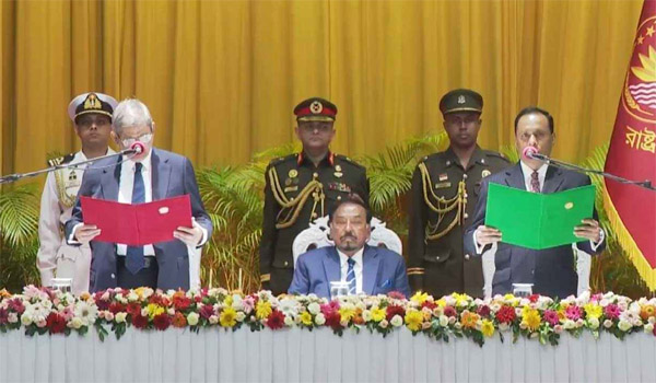 শপথ নিলেন নবনির্বাচিত রাষ্ট্রপতি মির্জা ফখরুল ইসলাম আলমগীর