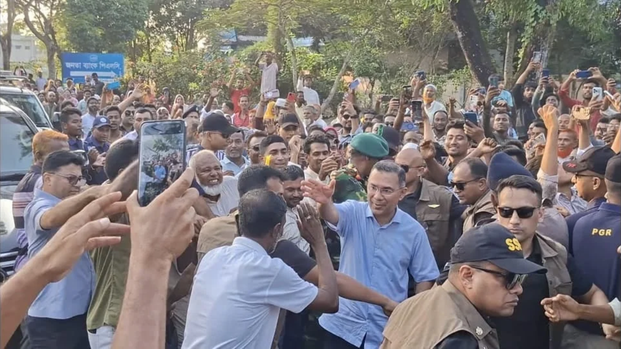 মোংলা বন্দর জেটি ও বিশেষ অর্থনৈতিক অঞ্চল পরিদর্শন করলেন প্রধানমন্ত্রী